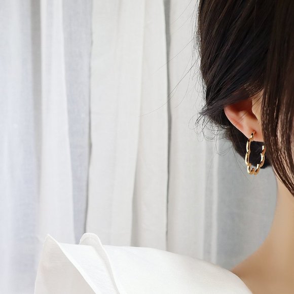 NEW 14K Gold Plated Diamond Flower Hoop Earrings a - Picture 4 of 7